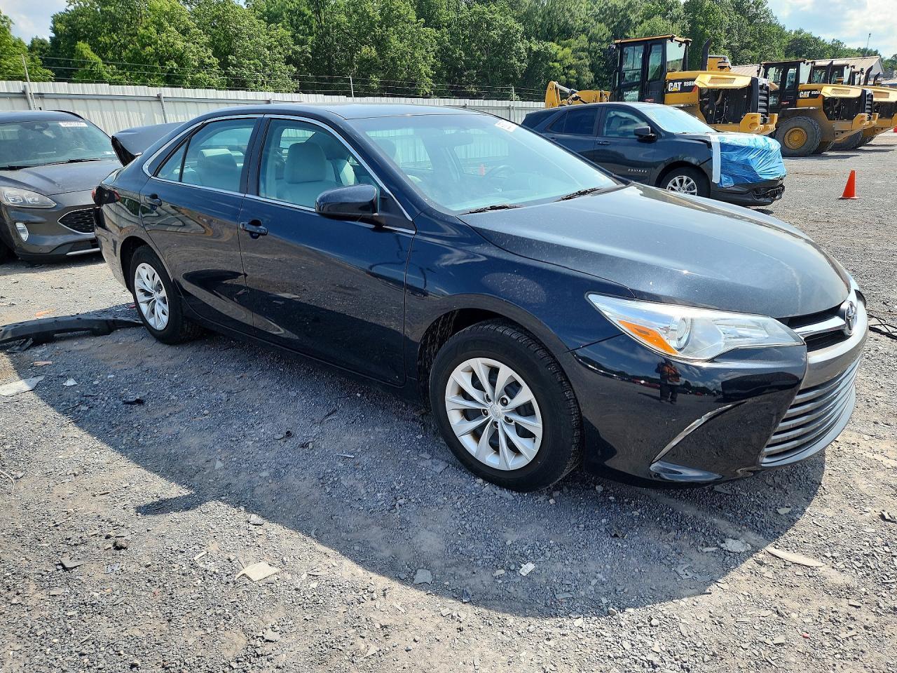 2015 Toyota Camry Le - zdjęcie 4