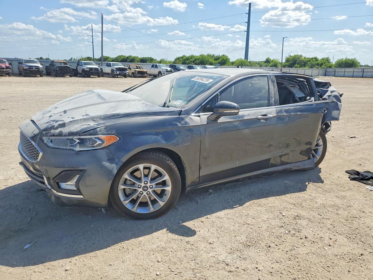 2019 Ford Fusion Titanium - zdjęcie główne