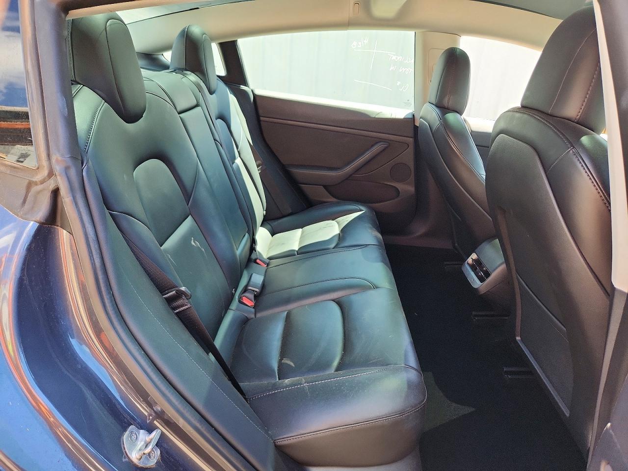2022 Tesla Model 3 - zdjęcie 11