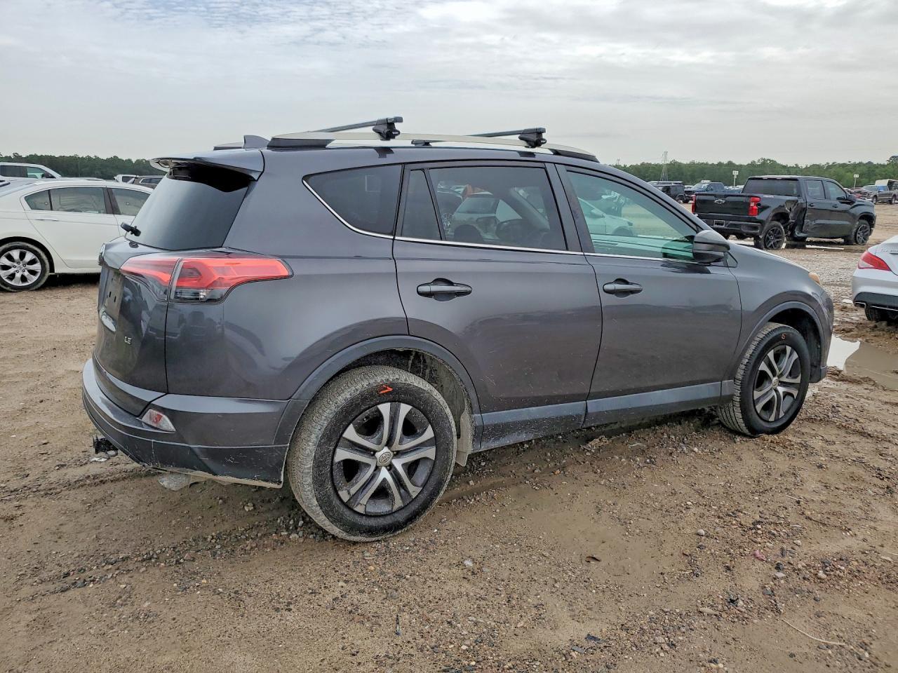 2018 Toyota Rav4 Le - zdjęcie 3