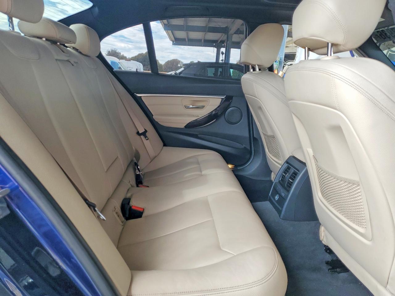 2017 BMW 330 I - zdjęcie 10