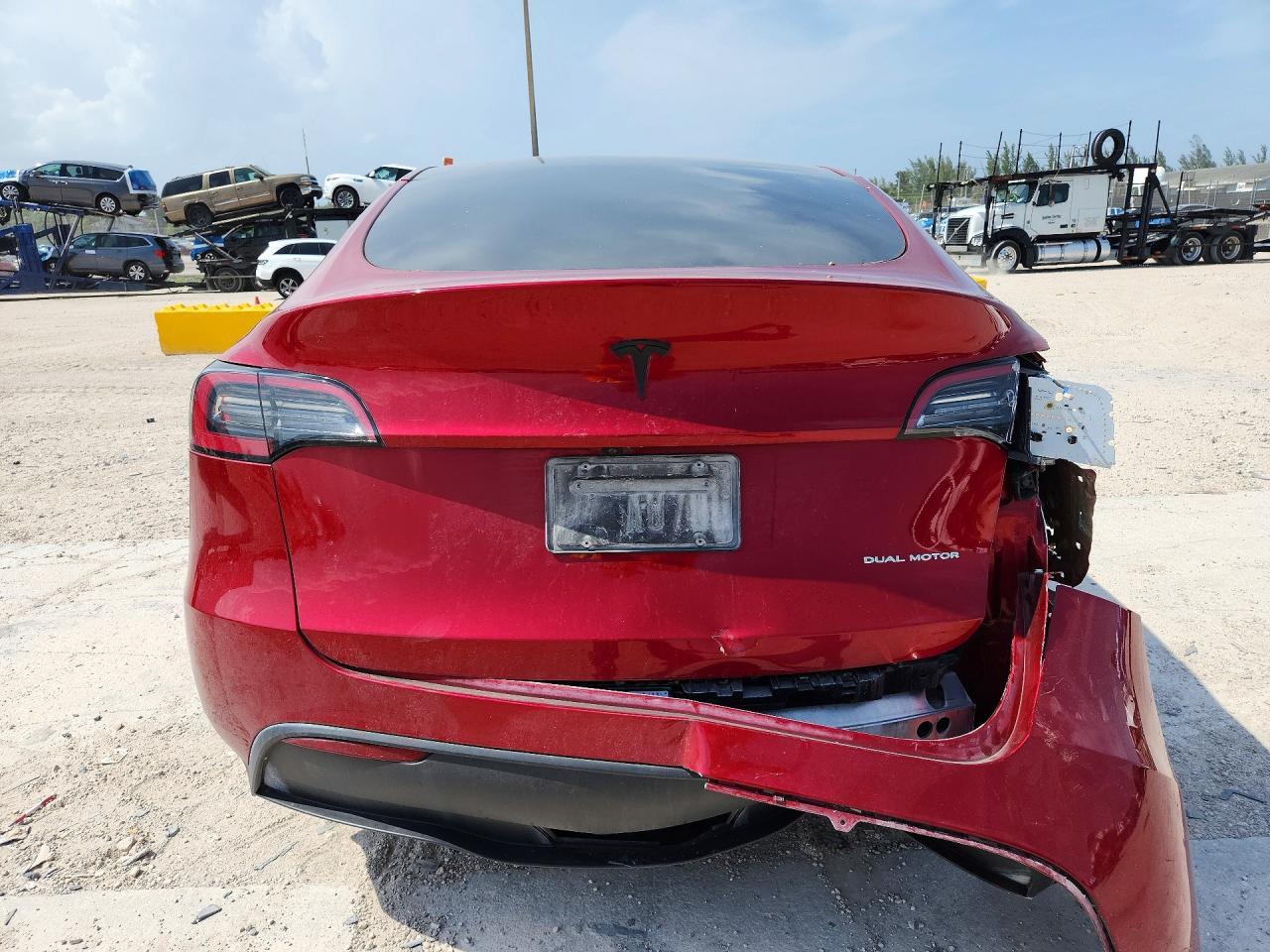 2024 Tesla Model Y - zdjęcie 6