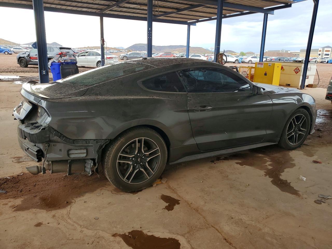 2020 Ford Mustang - zdjęcie 3