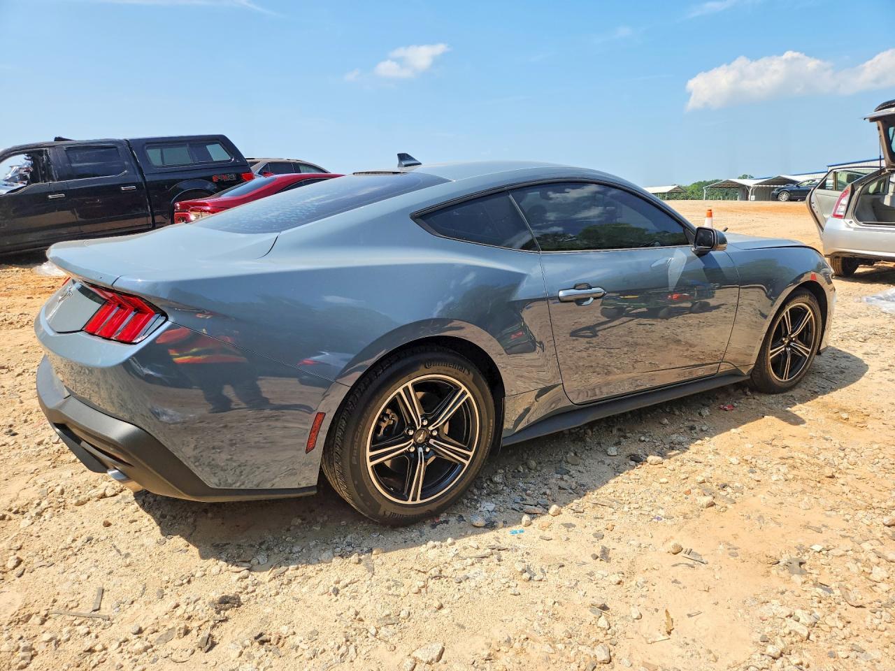 2024 Ford Mustang - zdjęcie 3