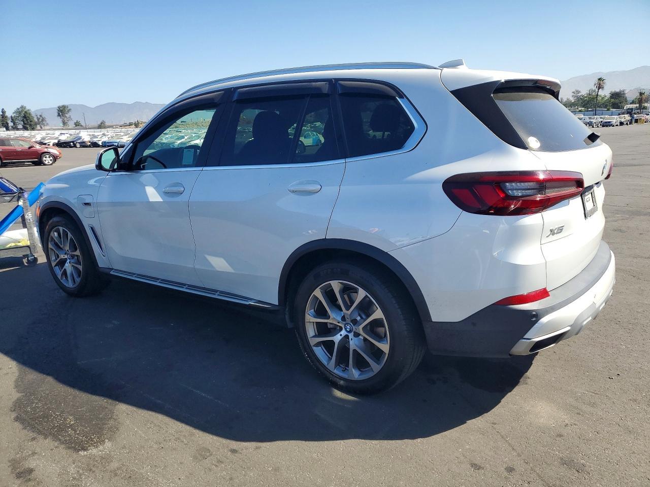 2022 BMW X5 xDrive45E - zdjęcie 2