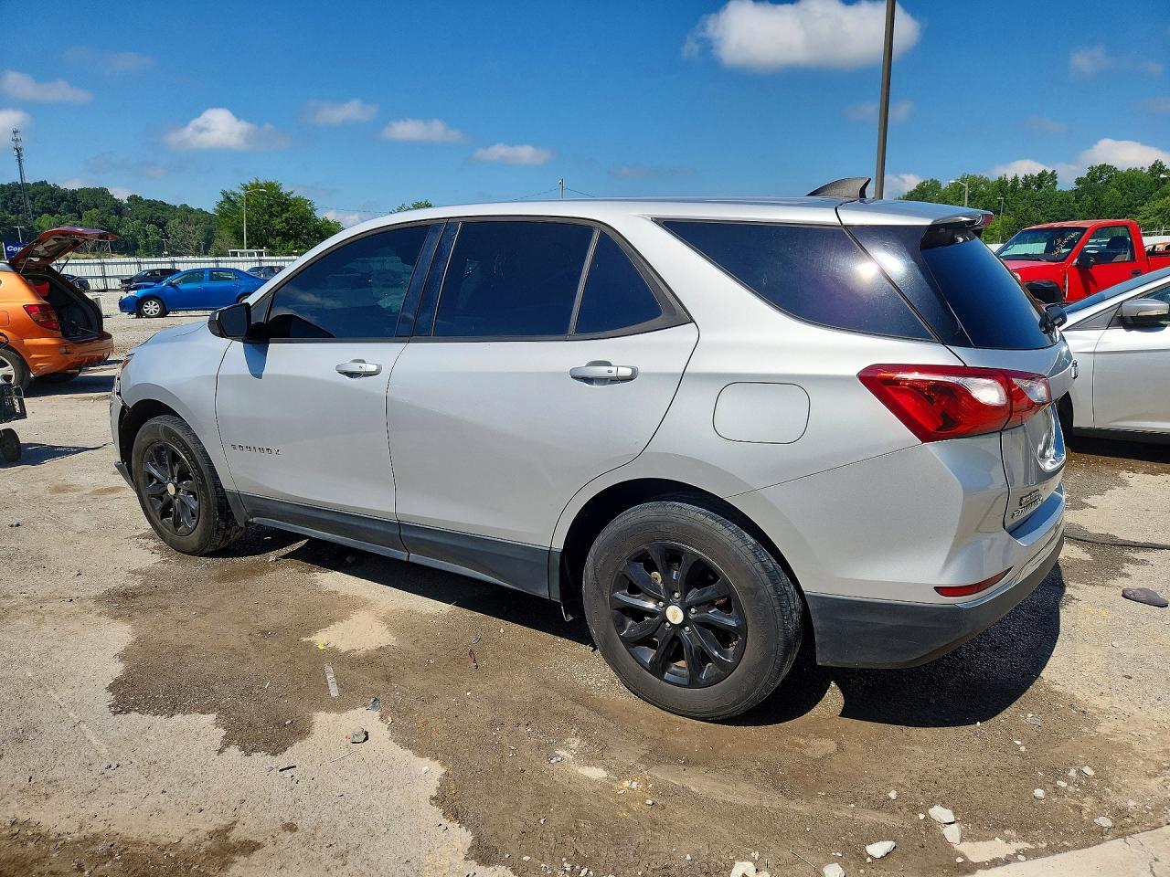 2018 Chevrolet Equinox Ls - zdjęcie 2