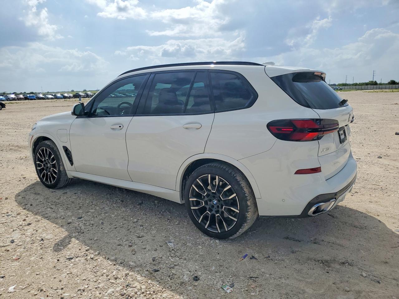 2025 BMW X5 xDrive50E - zdjęcie 2