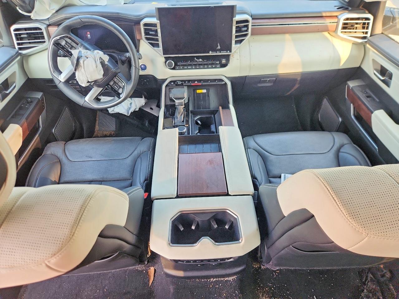 2023 Toyota Sequoia Capstone - zdjęcie 8