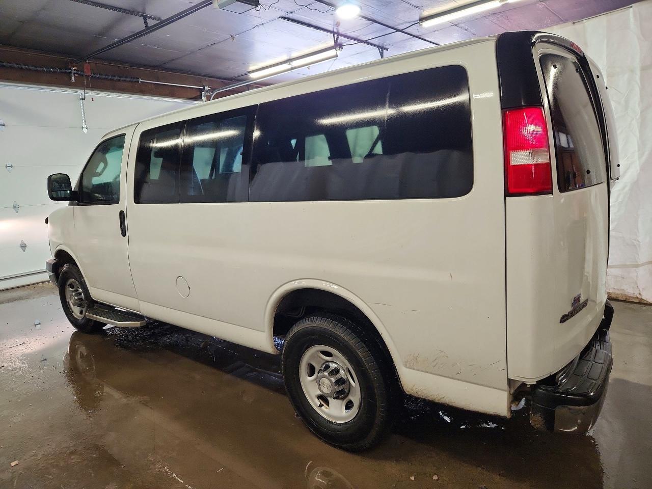 2020 Chevrolet Express G2500 Lt - zdjęcie 2