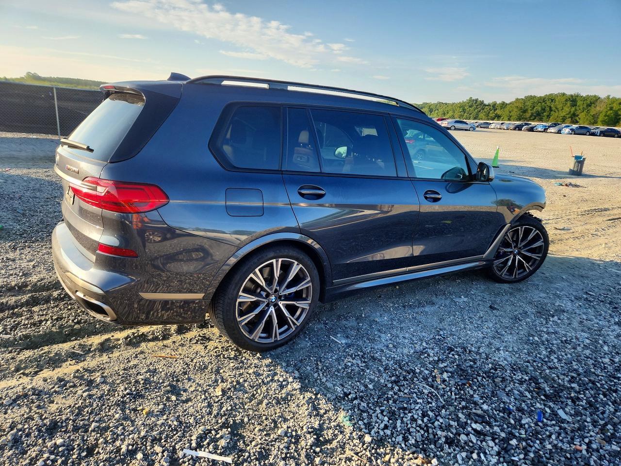 2021 BMW X7 M50I - zdjęcie 3