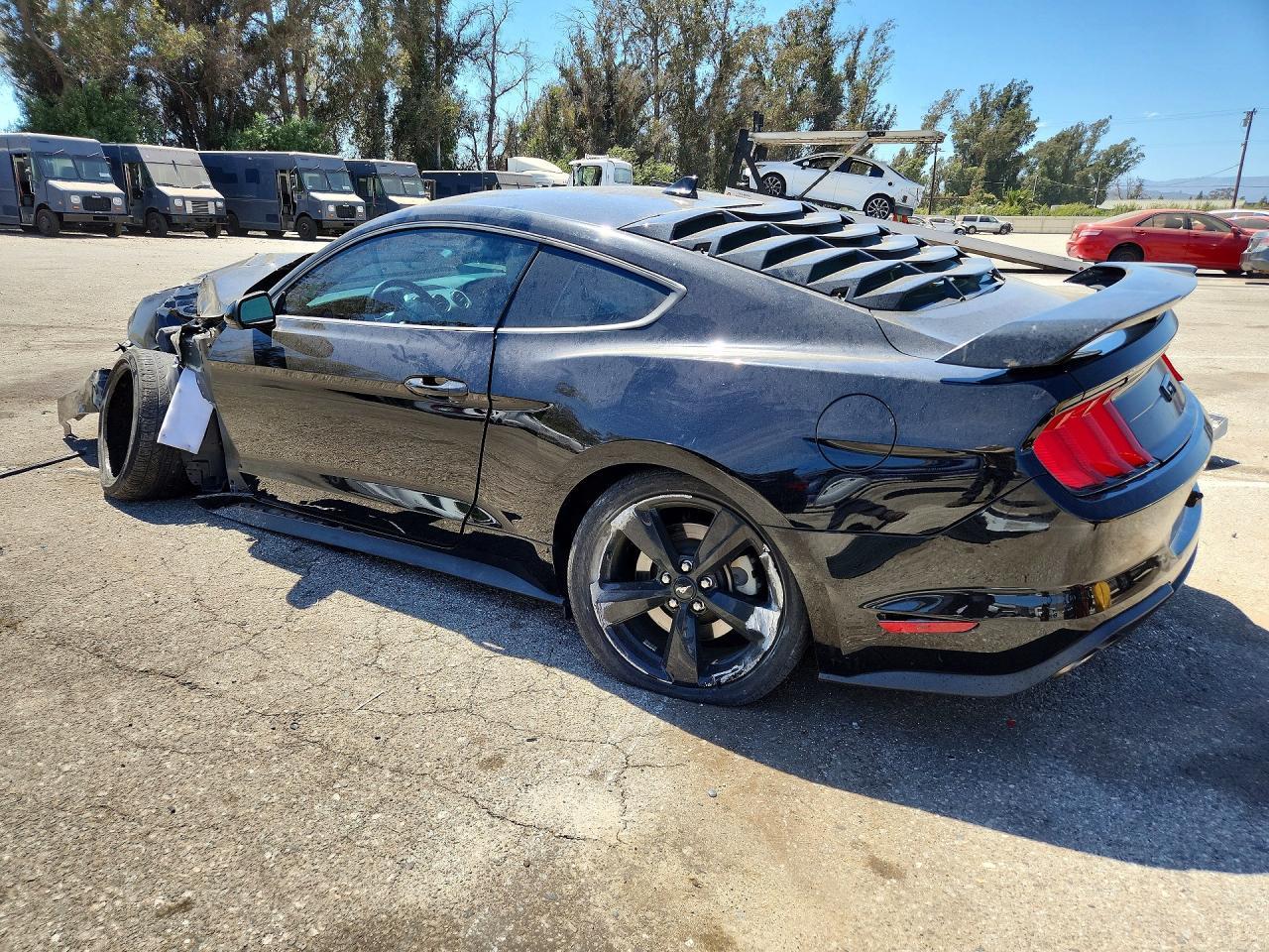 2021 Ford Mustang Gt - zdjęcie 2