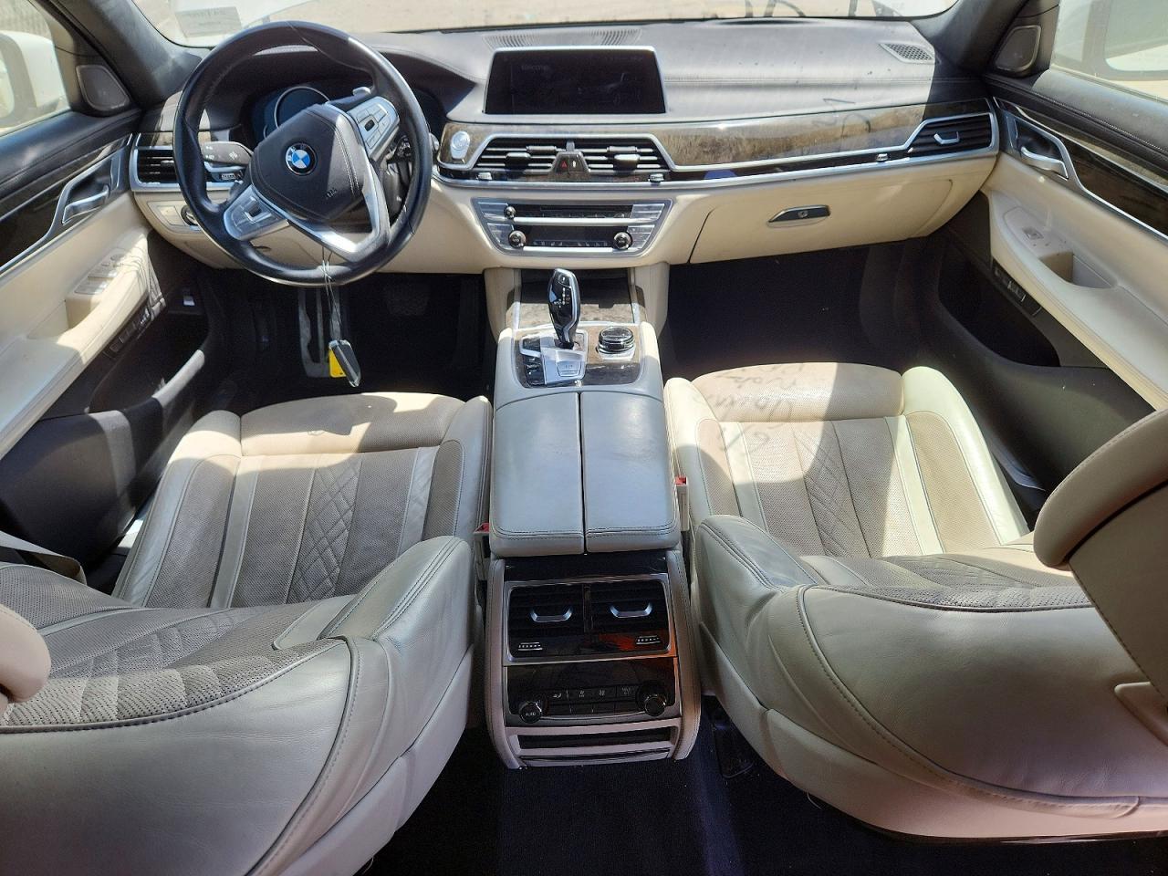 2016 BMW 750 Xi - zdjęcie 8