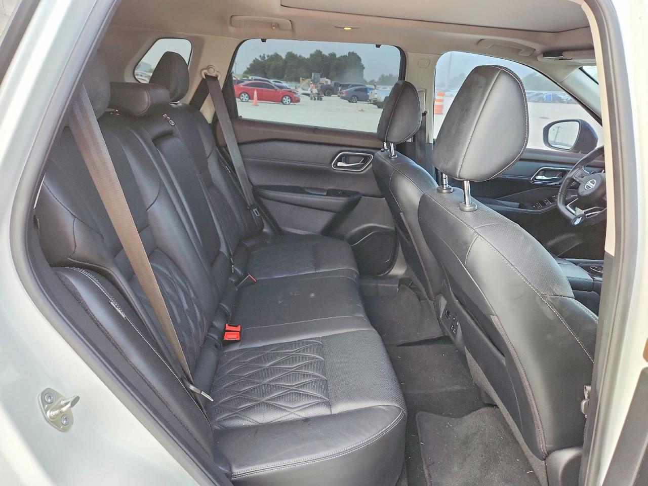 2021 Nissan Rogue Platinum - zdjęcie 10