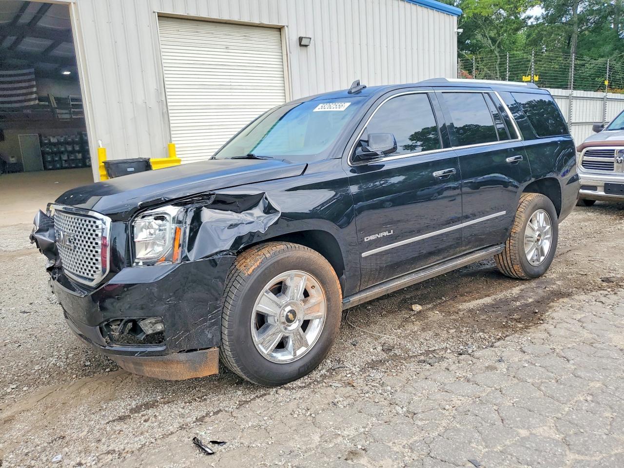 2015 GMC Yukon Denali - zdjęcie główne