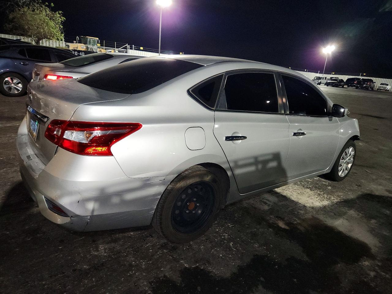 2018 Nissan Sentra S - zdjęcie 3