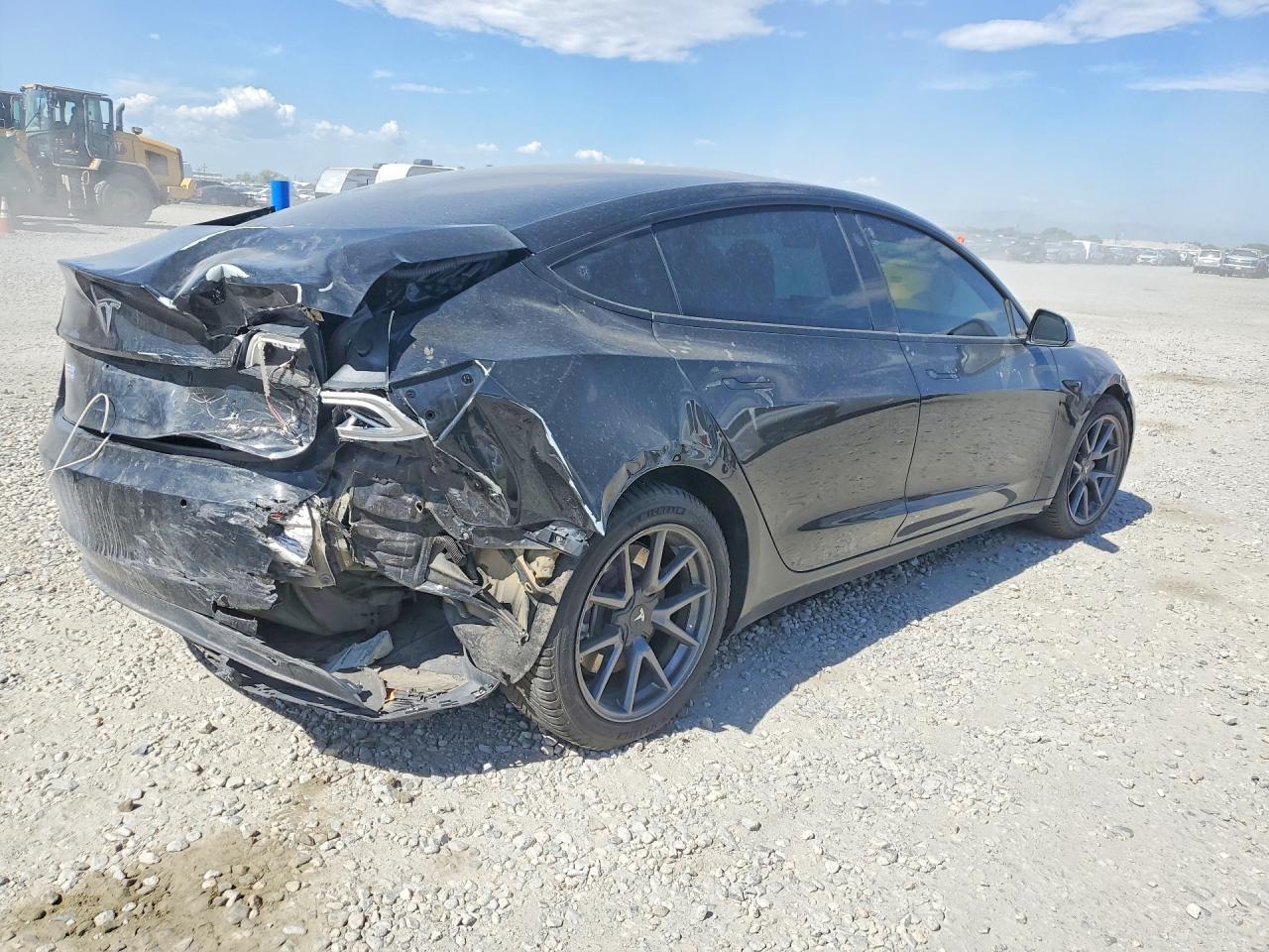 2022 Tesla Model 3 - zdjęcie 3