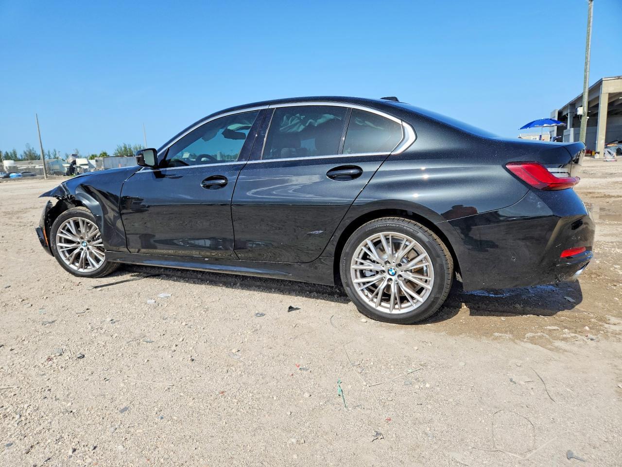 2024 BMW 330I - zdjęcie 2