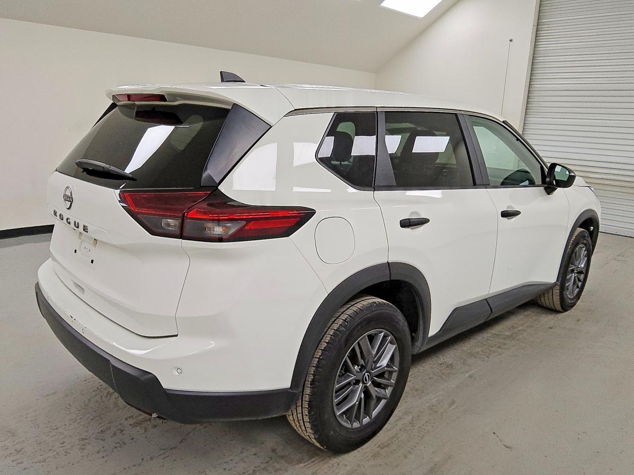 2024 Nissan Rogue S - zdjęcie 3