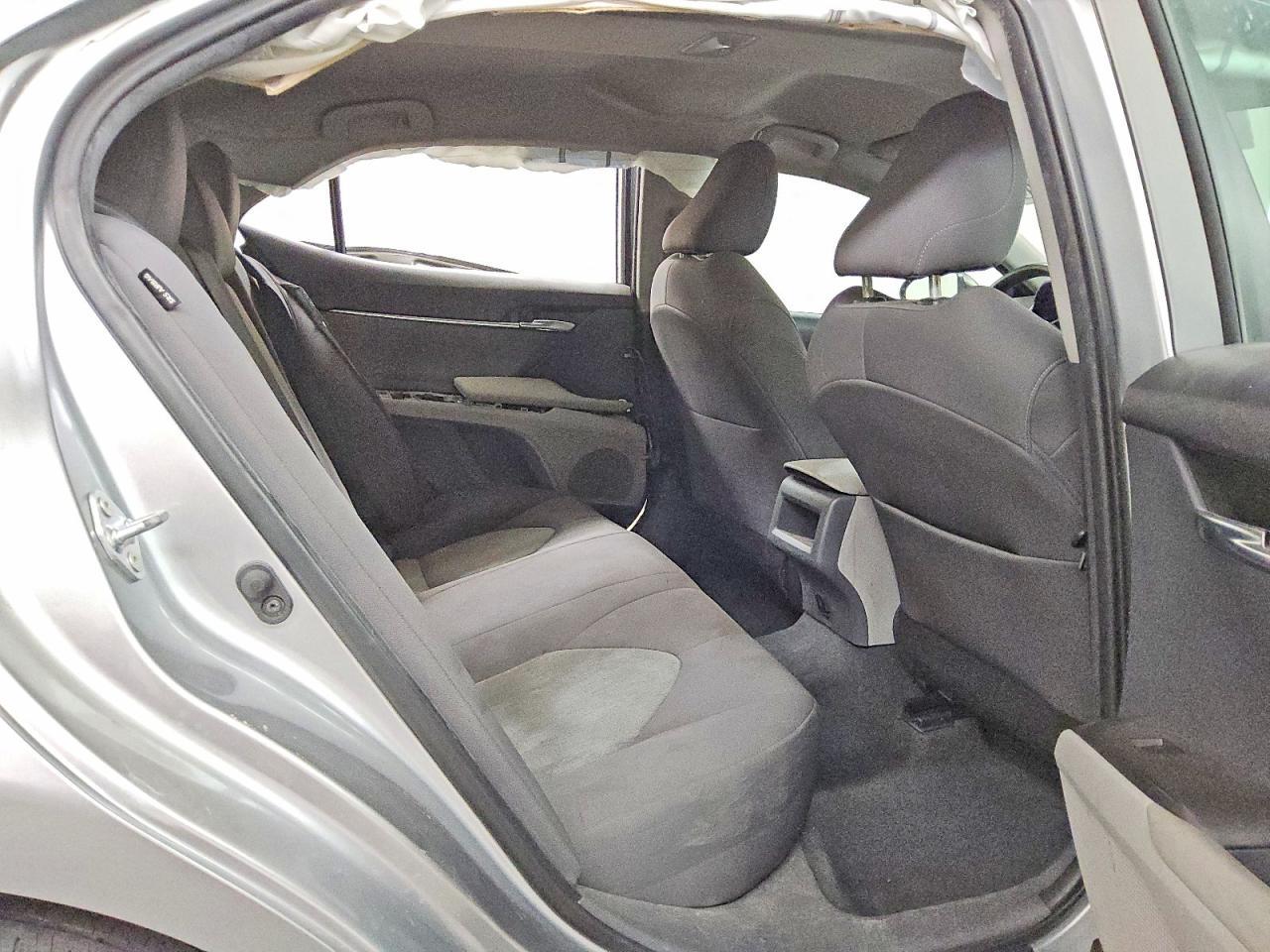 2022 Toyota Camry Le - zdjęcie 10