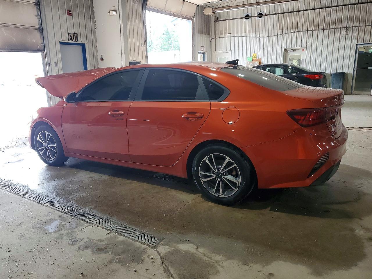 2022 Kia Forte Lxs - zdjęcie 2