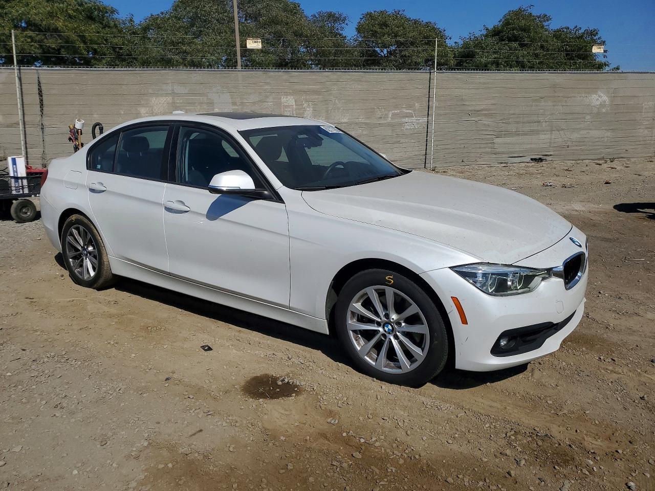 2018 BMW Seria 3 320i - zdjęcie 4