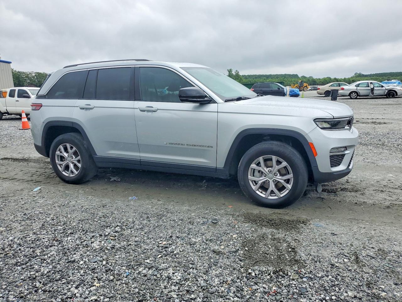 2022 Jeep Grand Cherokee Limited - zdjęcie 4