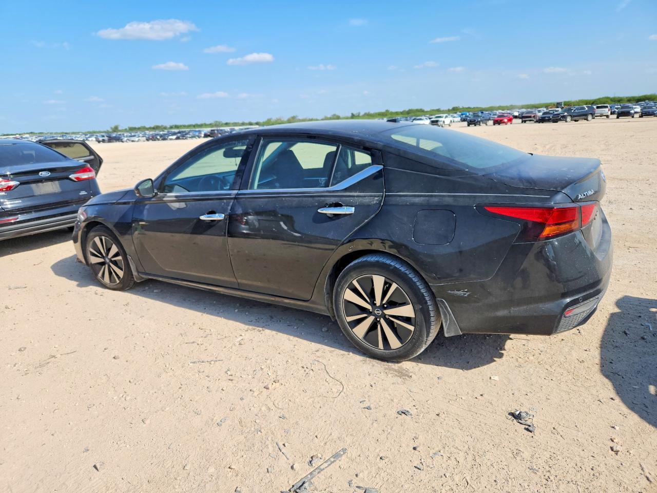 2020 Nissan Altima Sl - zdjęcie 2