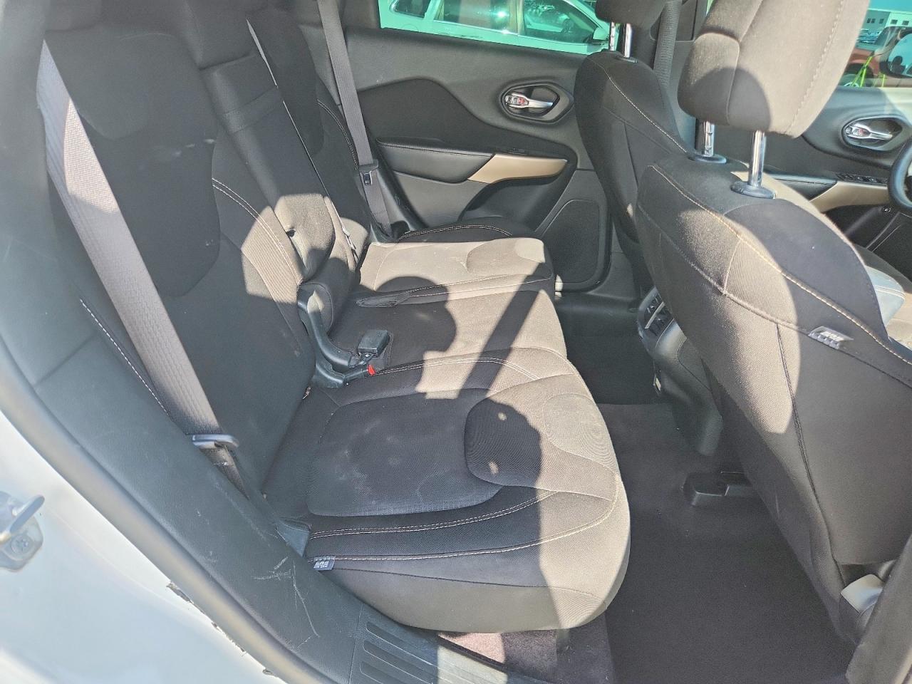 2017 Jeep Cherokee Latitude - zdjęcie 10