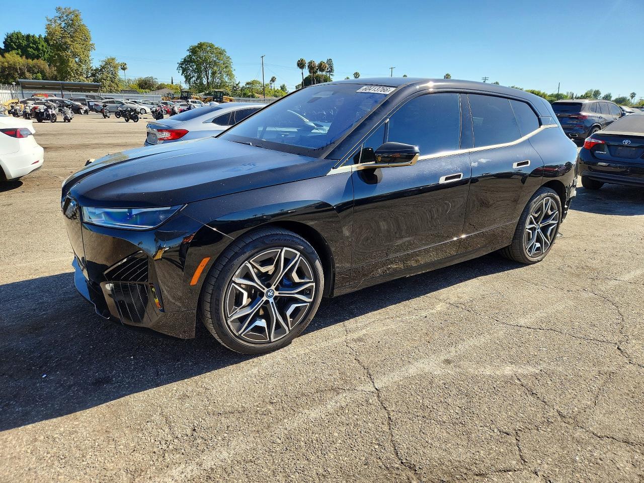 2024 BMW Ix xDrive50 - zdjęcie główne