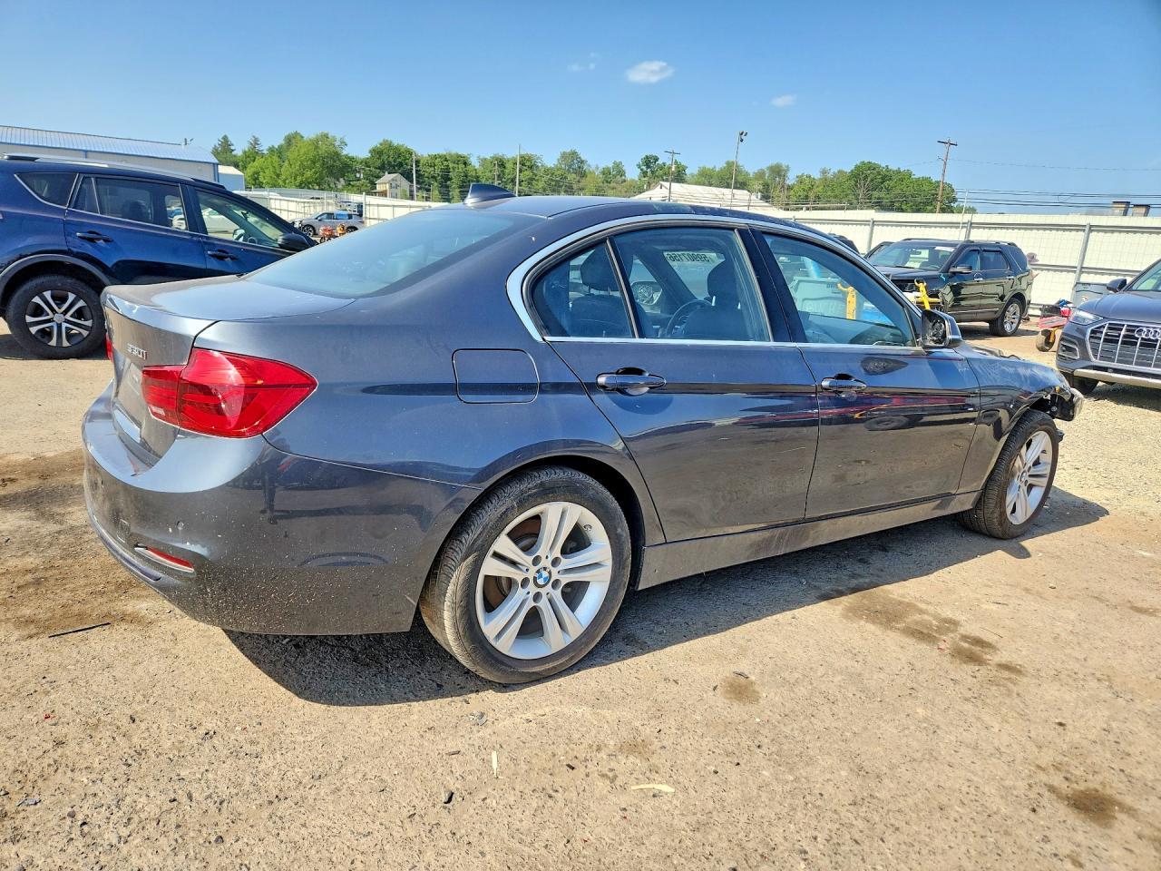 2017 BMW 330 Xi - zdjęcie 3