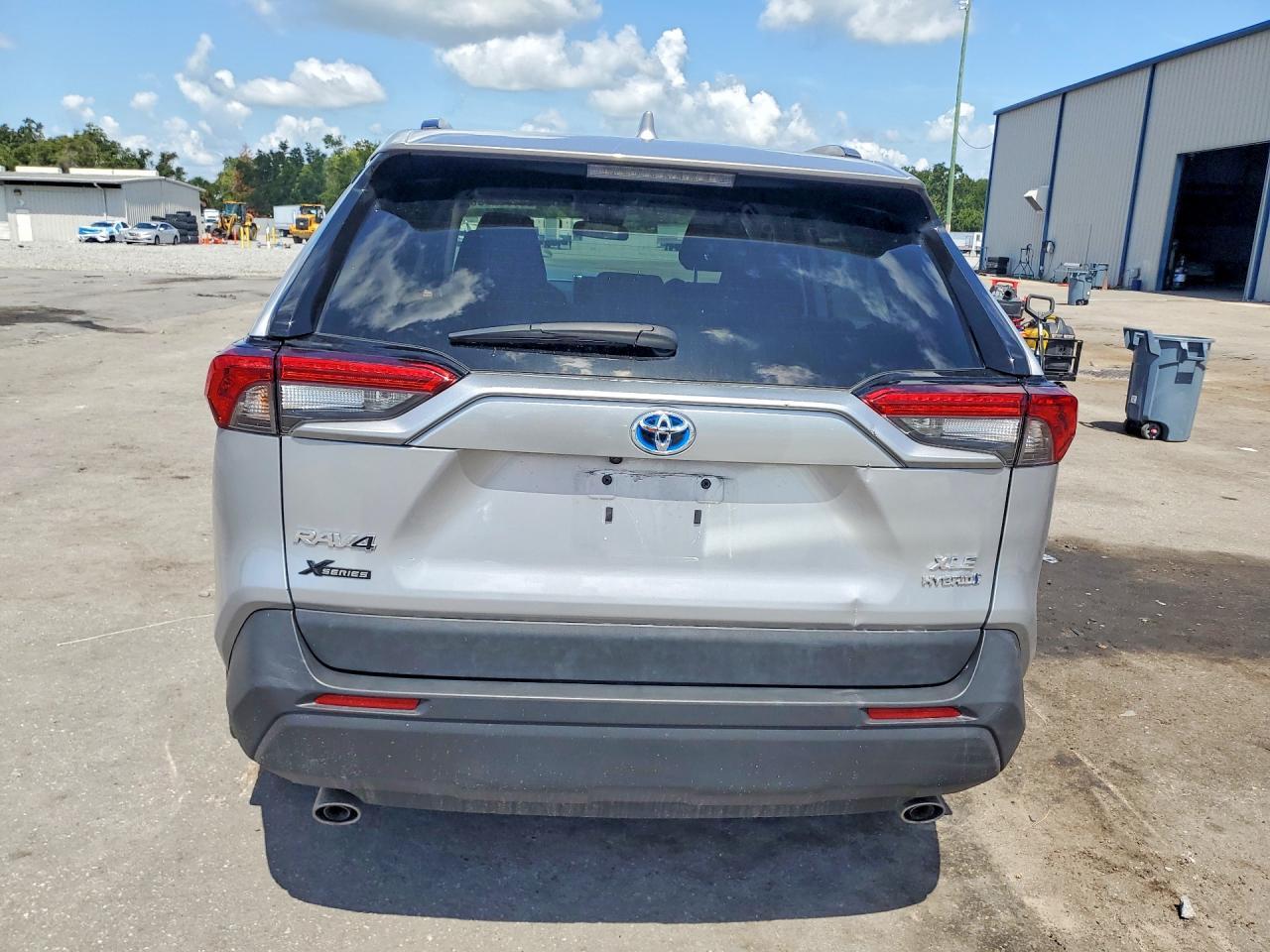 2024 Toyota Rav4 Hybrid Xle - zdjęcie 6