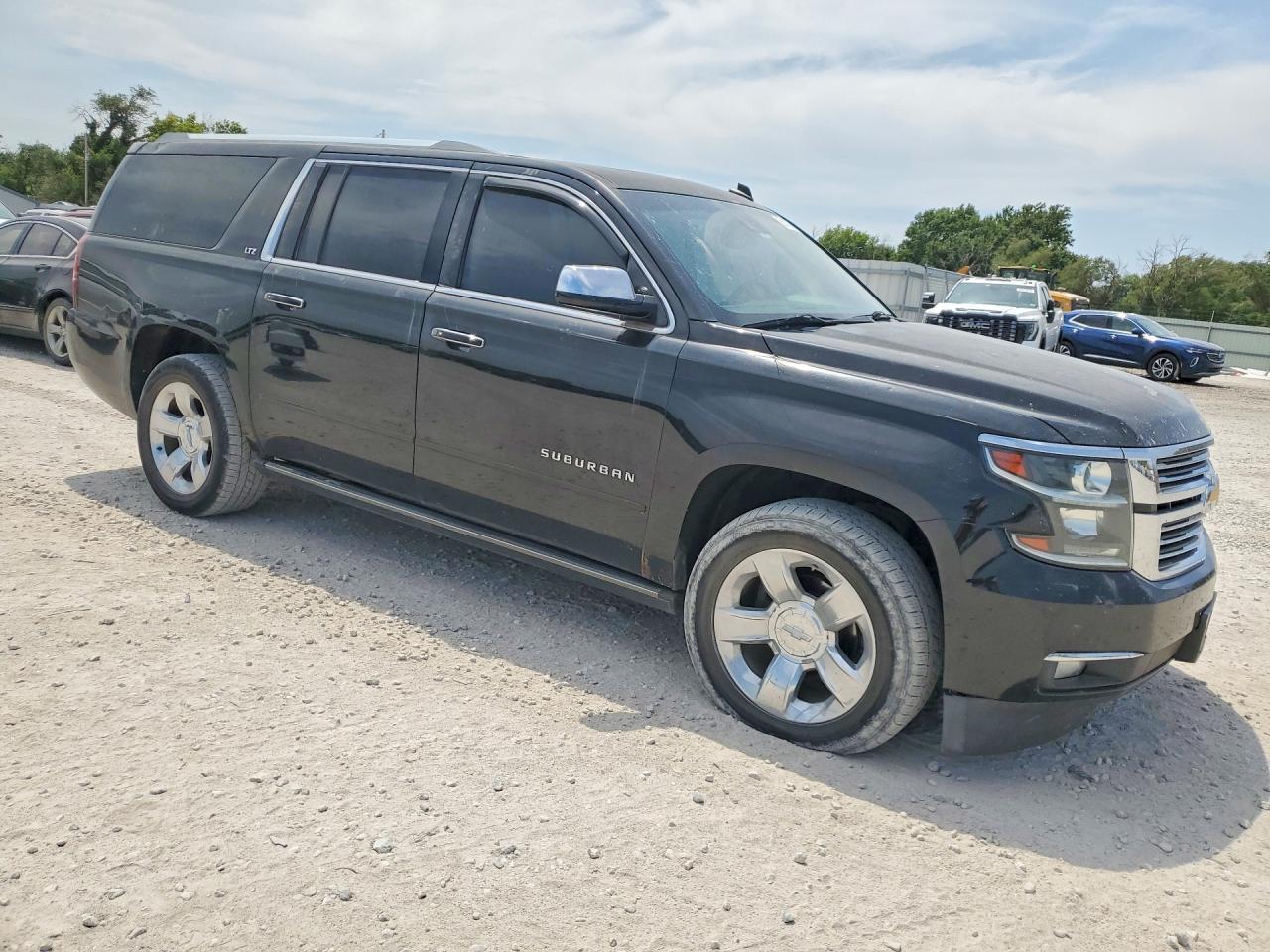 2015 Chevrolet Suburban C1500 Ltz - zdjęcie 4