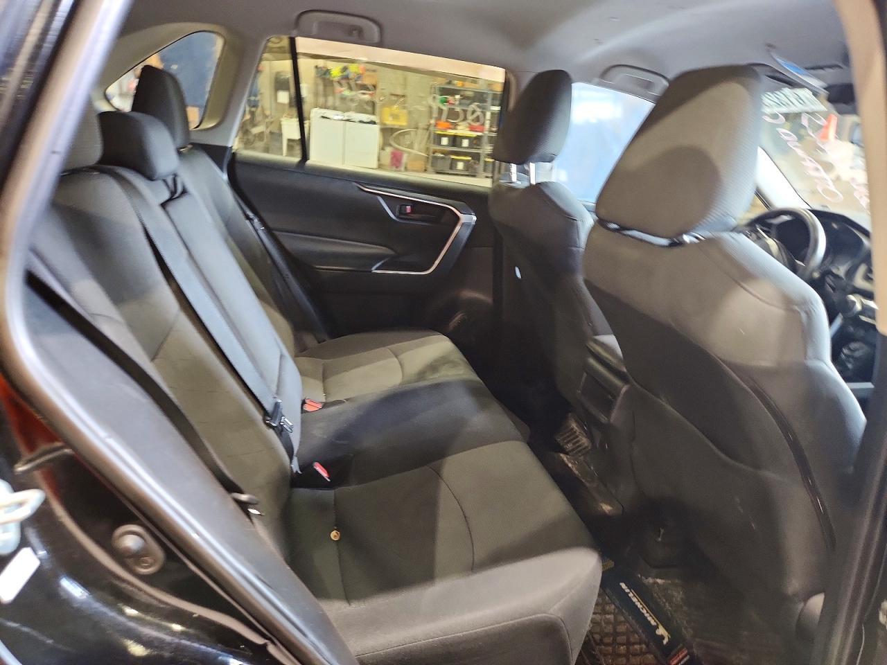 2019 Toyota Rav4 Le - zdjęcie 10