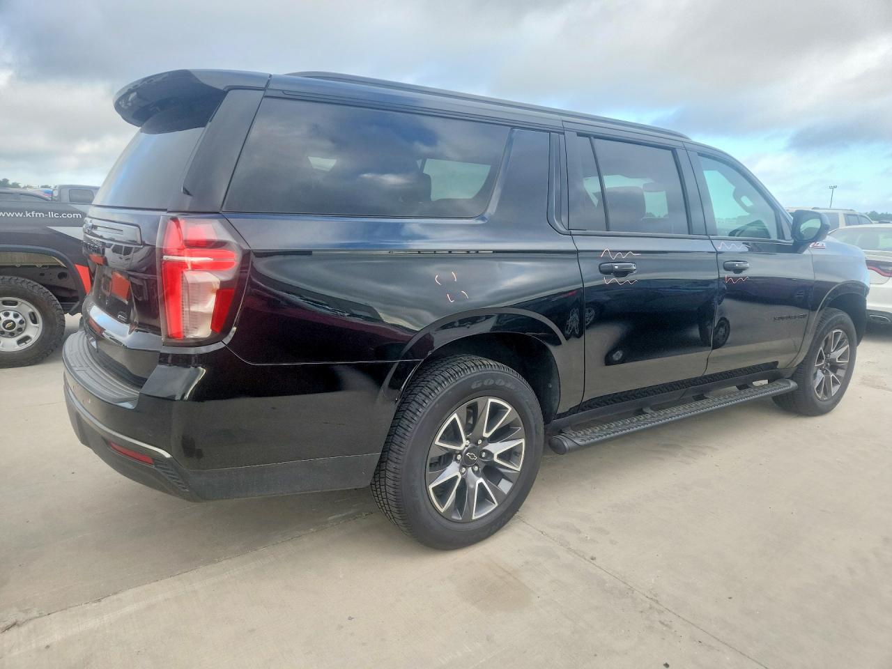 2022 Chevrolet Suburban K1500 Z71 - zdjęcie 3
