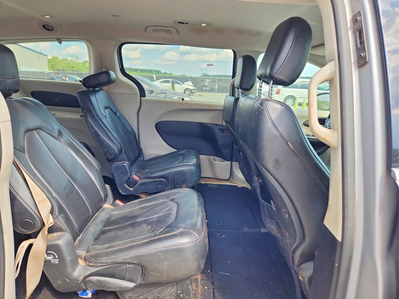 2020 Chrysler Voyager Lxi - zdjęcie 10
