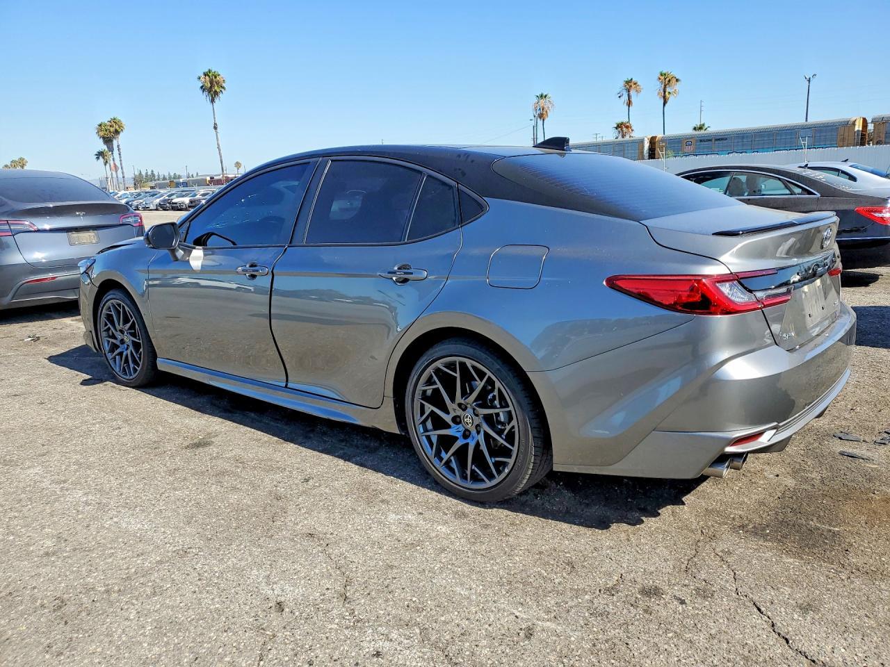 2026 Toyota Camry Xse - zdjęcie 2