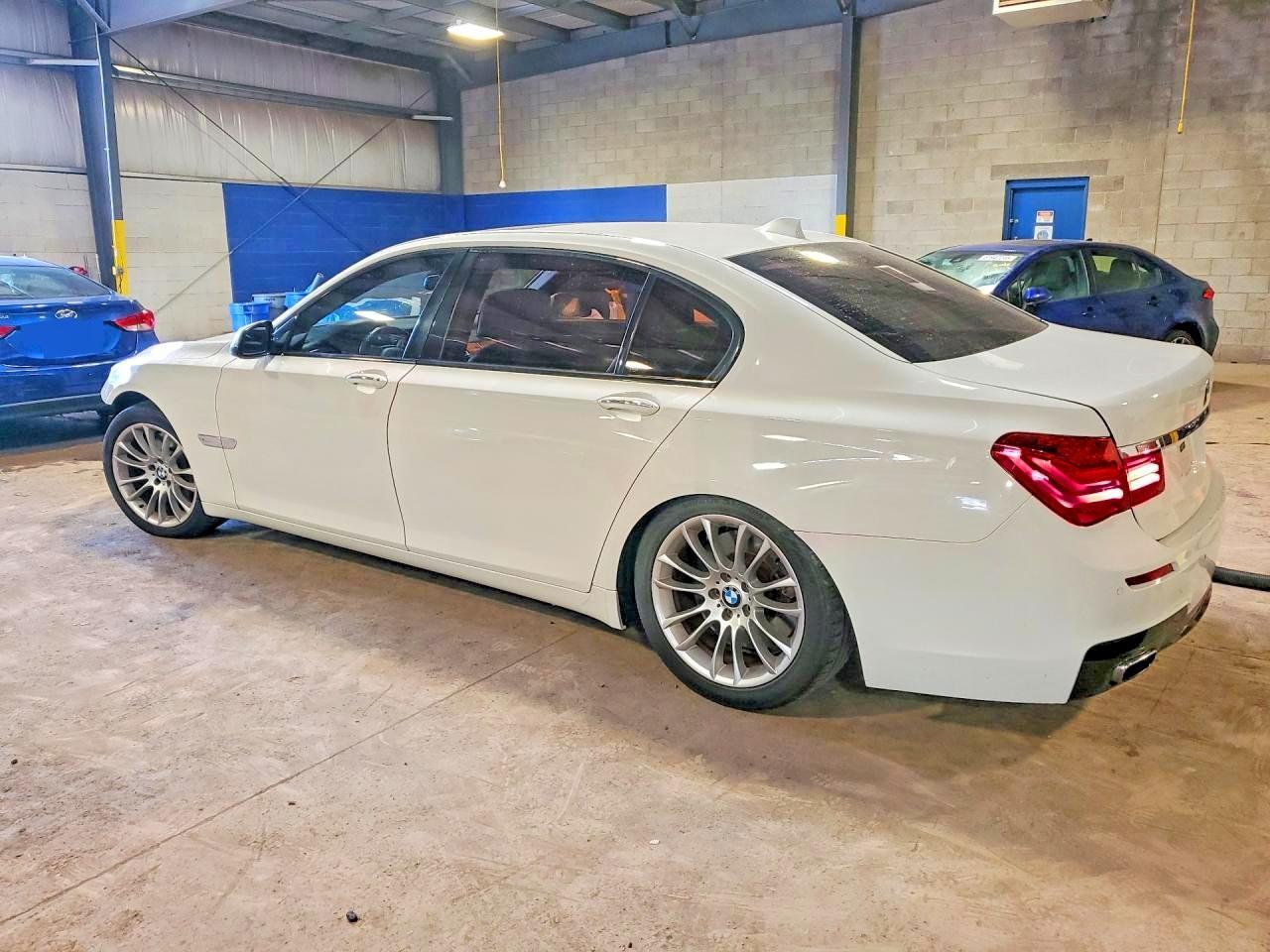 2014 BMW 750 Li - zdjęcie 2