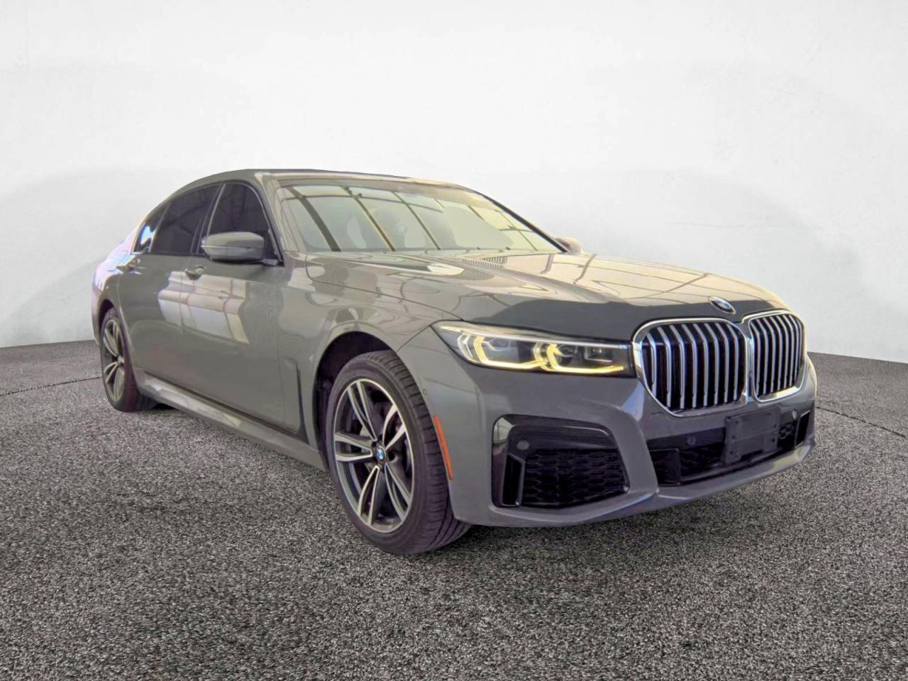 2020 BMW Seria 7 740i - zdjęcie główne