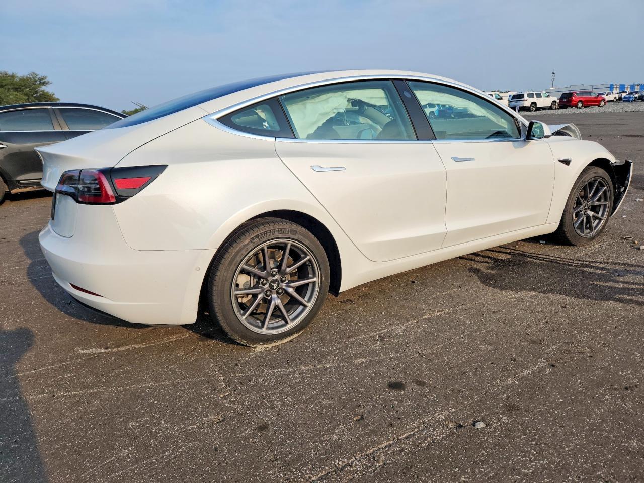 2020 Tesla Model 3 - zdjęcie 3