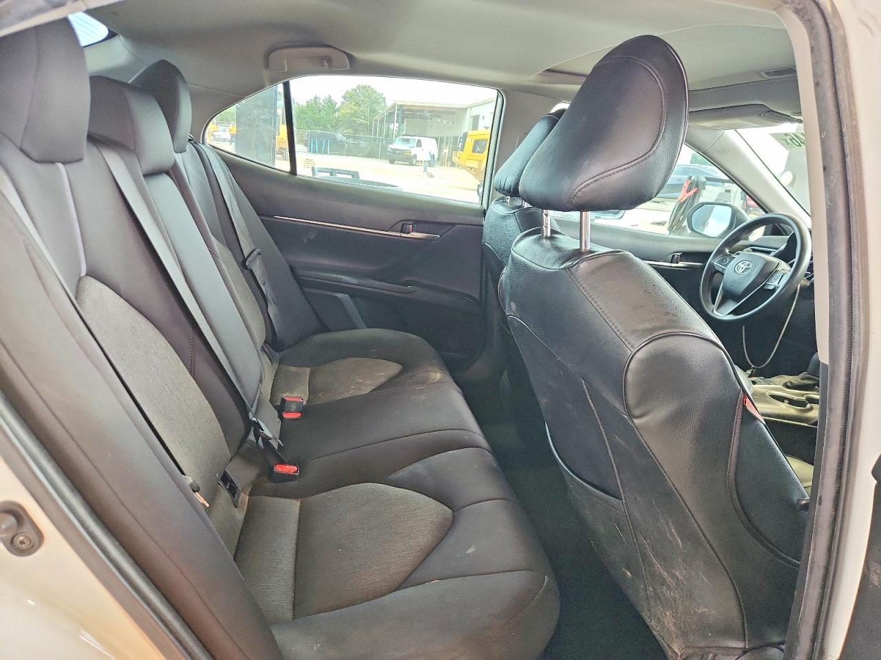 2021 Toyota Camry Le - zdjęcie 10