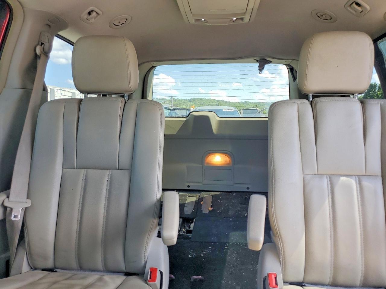 2013 Chrysler Town & Country Touring - zdjęcie 10
