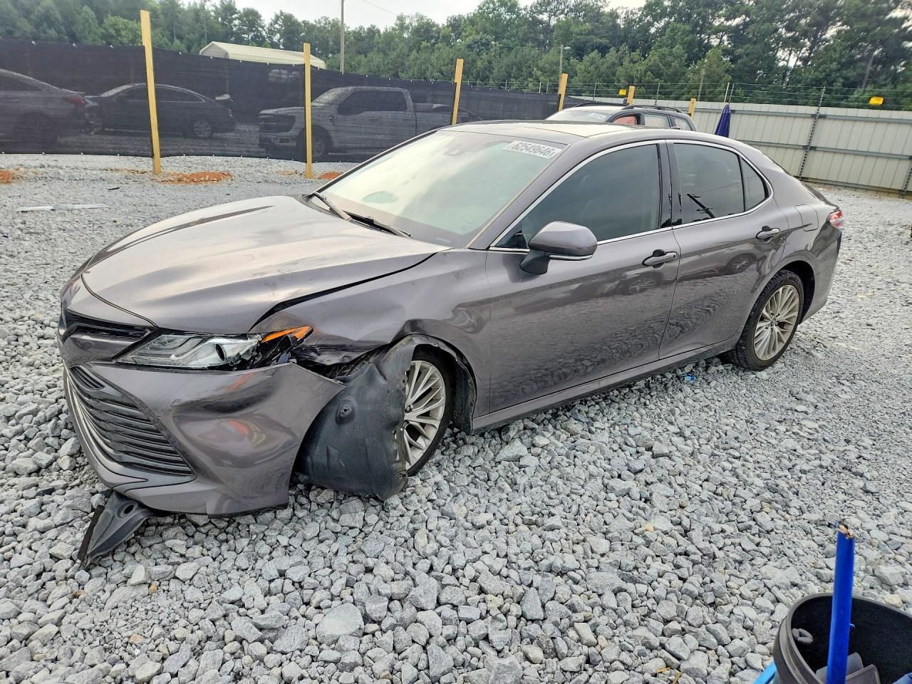 2020 Toyota Camry Xle - zdjęcie główne