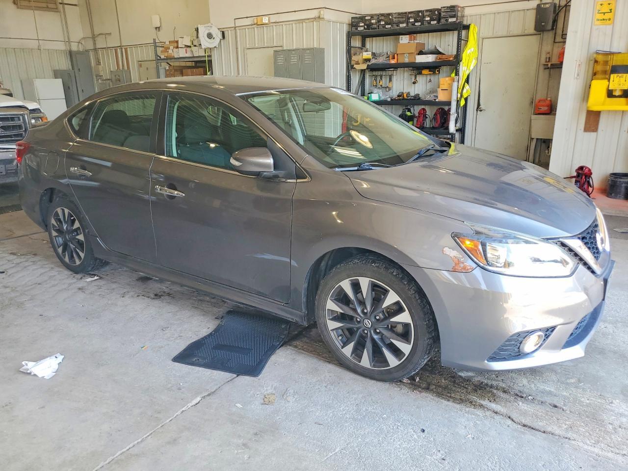 2019 Nissan Sentra Sr - zdjęcie 4