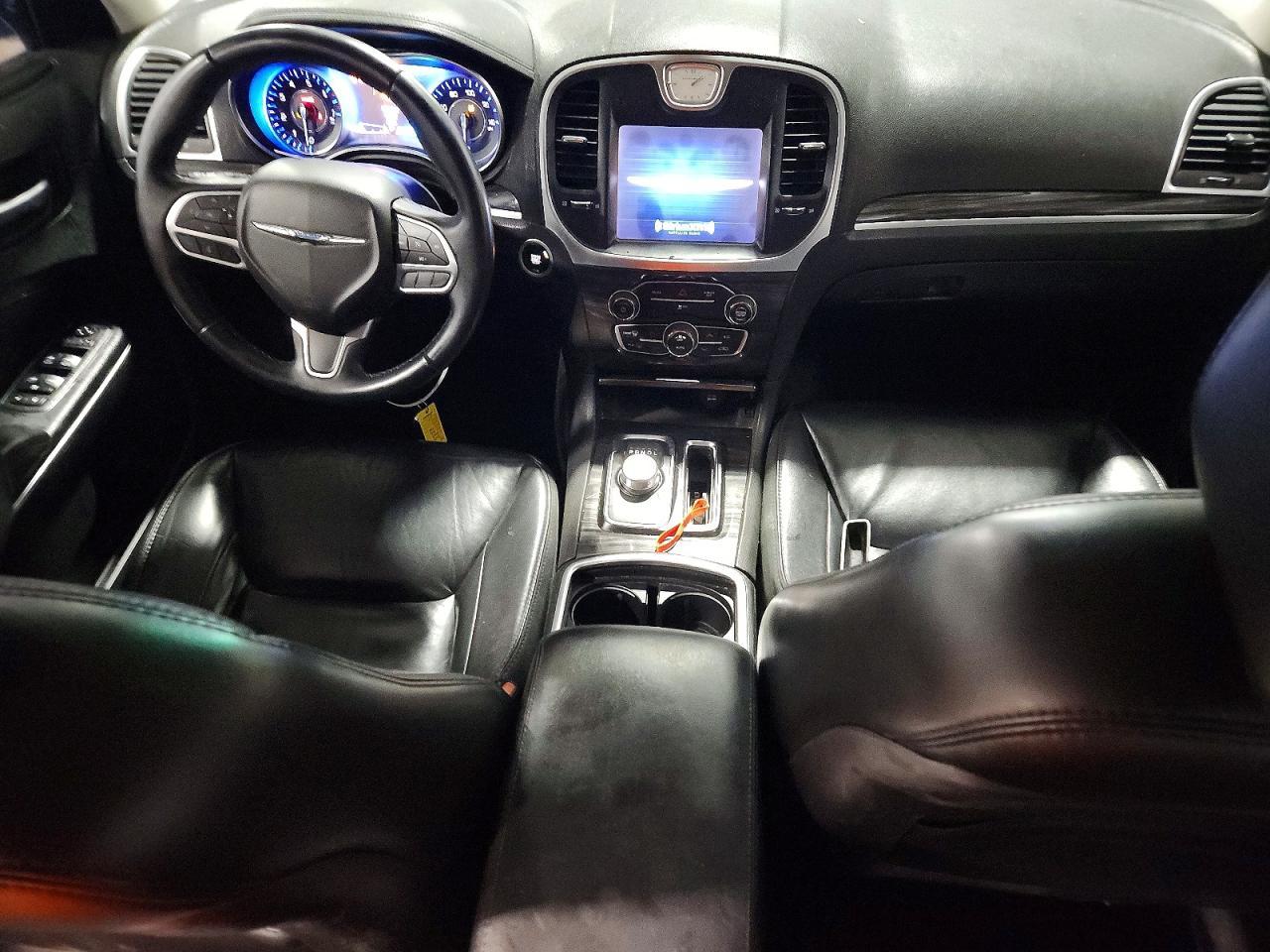 2018 Chrysler 300 Touring - zdjęcie 8