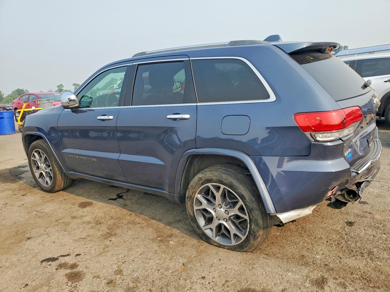 2021 Jeep Grand Cherokee Overland - zdjęcie 2
