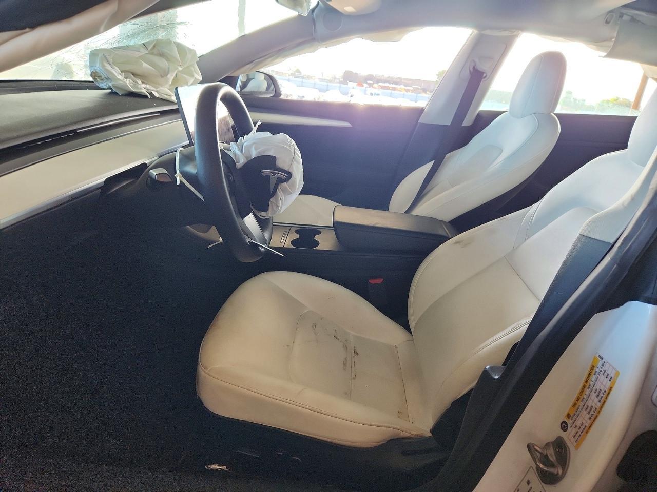 2022 Tesla Model 3 - zdjęcie 7