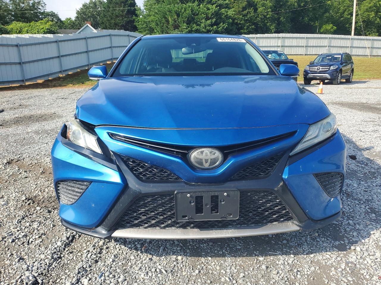 2019 Toyota Camry Xse - zdjęcie 5
