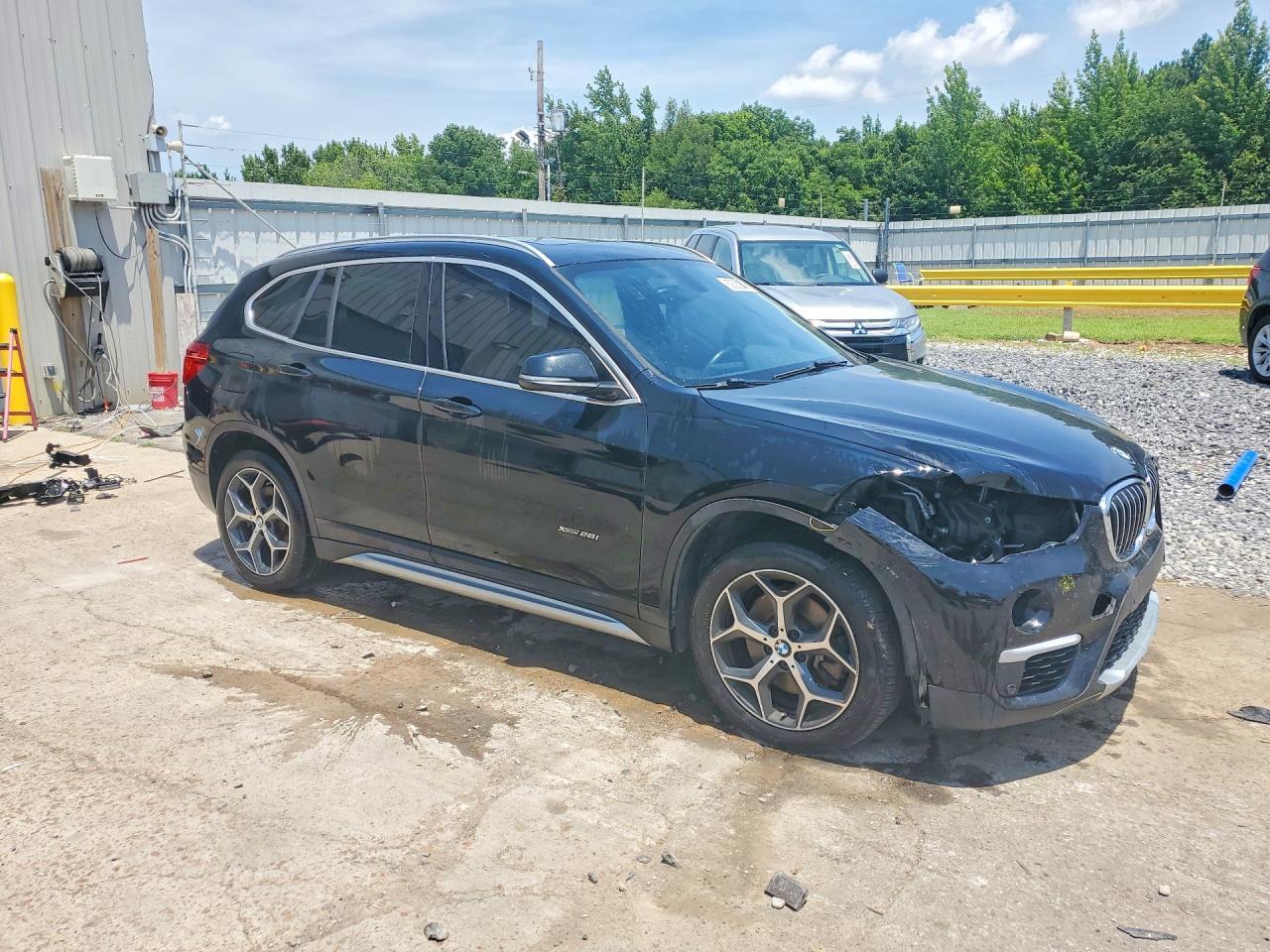 2017 BMW X1 xDrive28I - zdjęcie 4