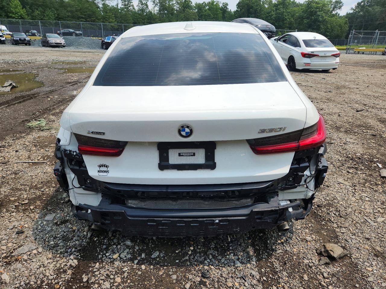 2023 BMW Seria 3 330i - zdjęcie 6