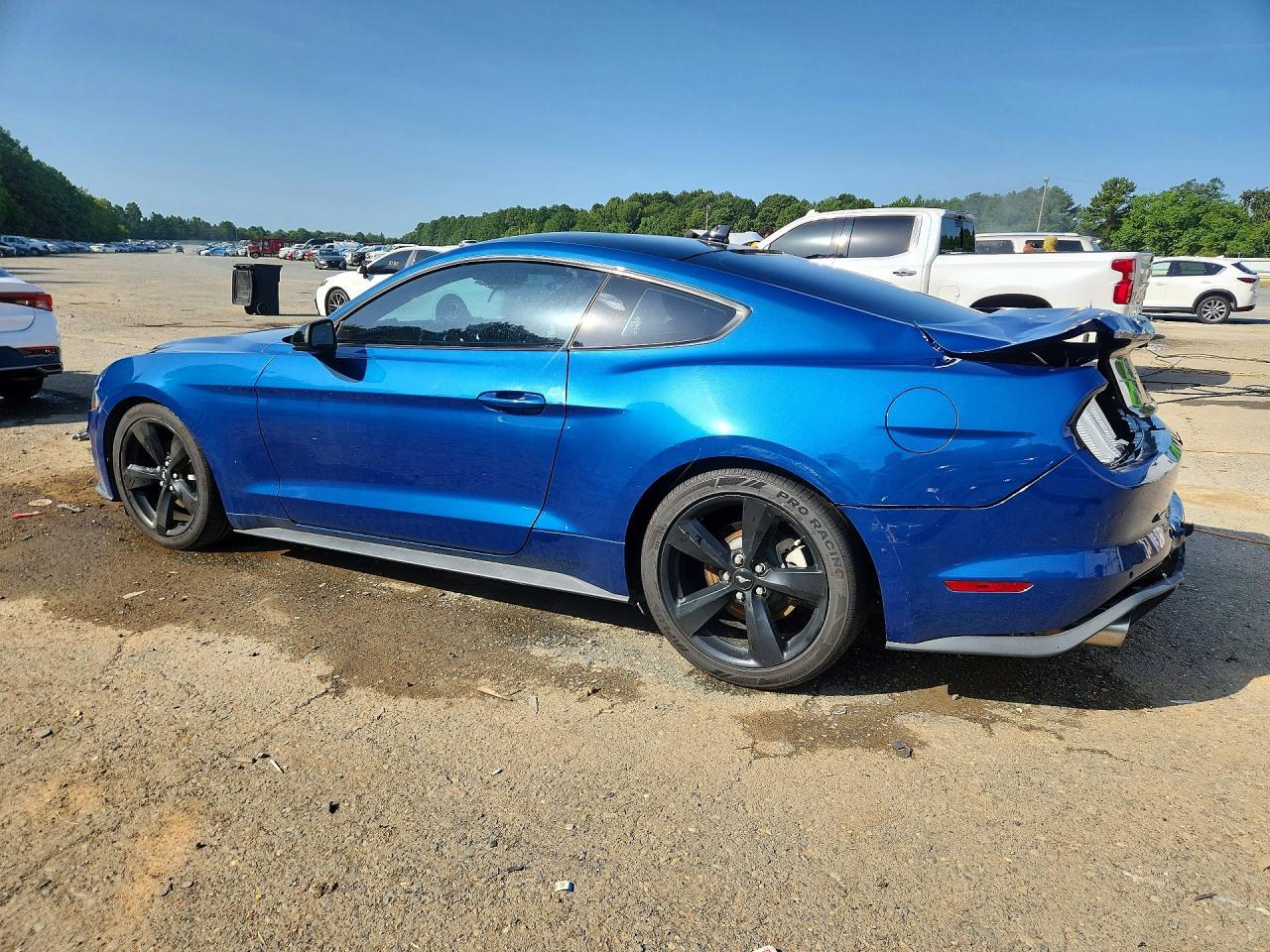 2022 Ford Mustang - zdjęcie 2